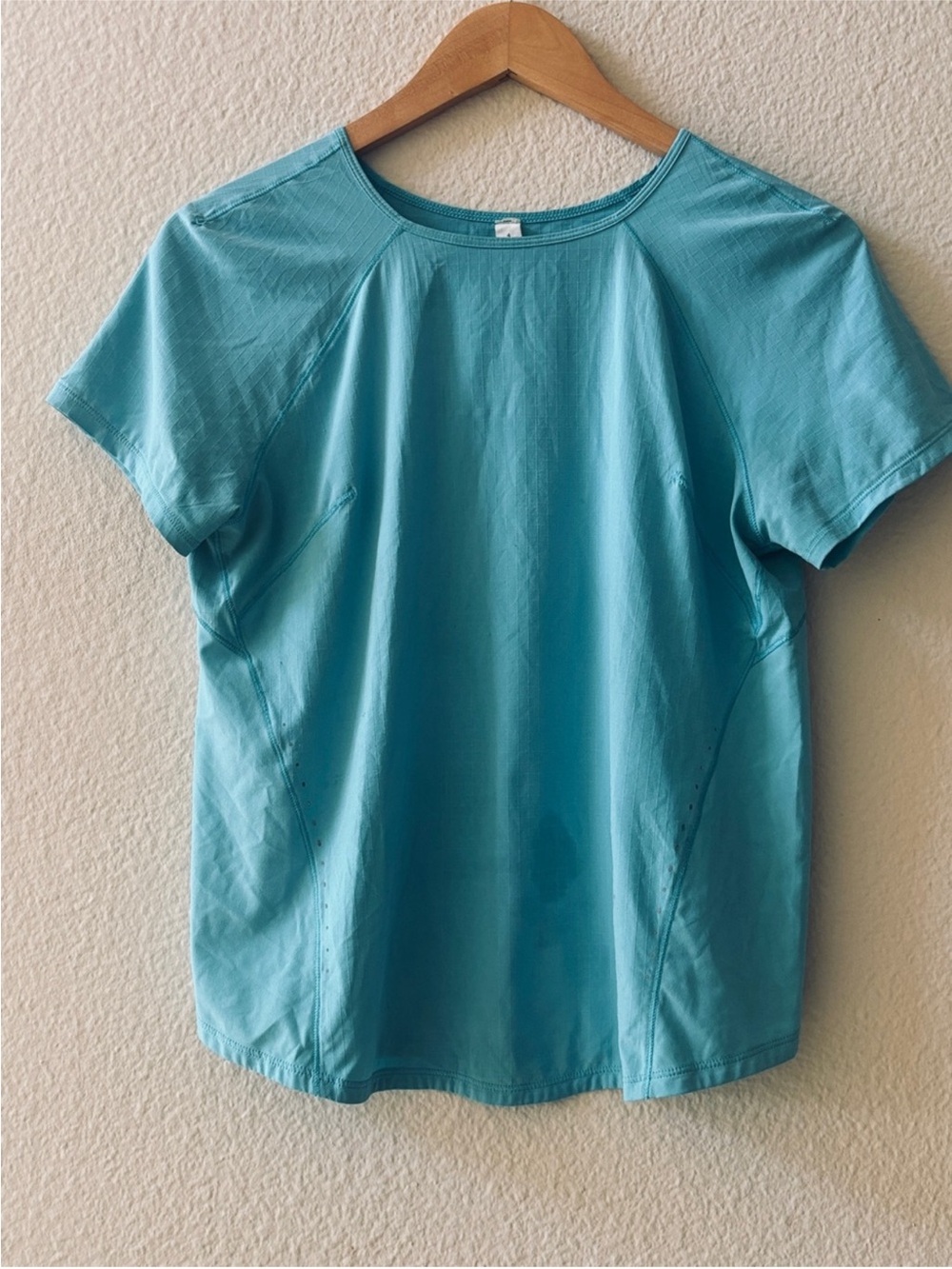 Lululemon UVP Run Short Sleeve Size 4